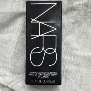 NARS Light Reflecting Foundation - Black Packaging